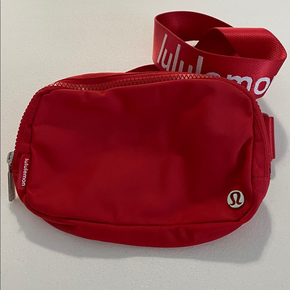 Lululemon Everywhere Belt Bag - EUC